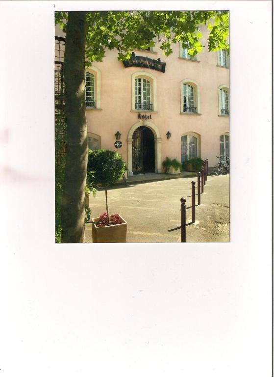 Hotel Les Echevins Tarascon Exterior foto